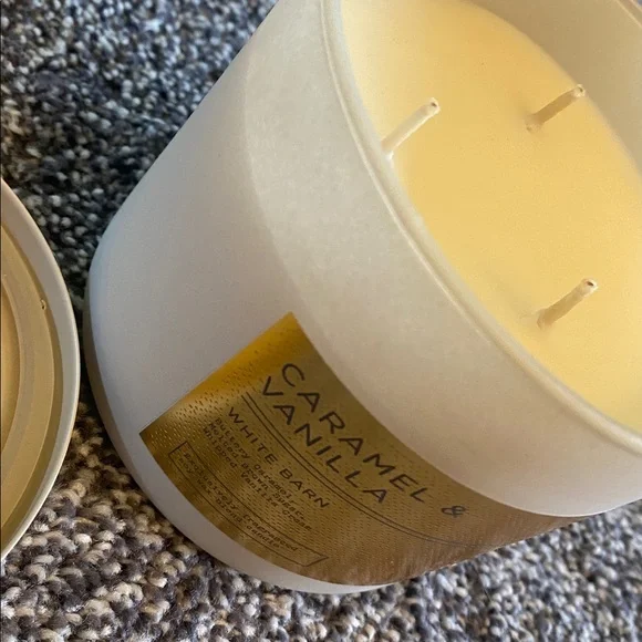 Bath and body works 3 wick candle - Picture 2 of 3